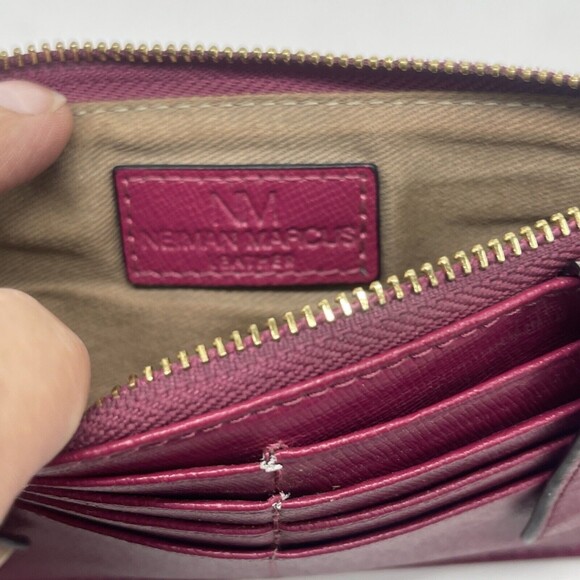 Neiman Marcus Fuschia Pebbled Leather Belt Wallet - Picture 4 of 8